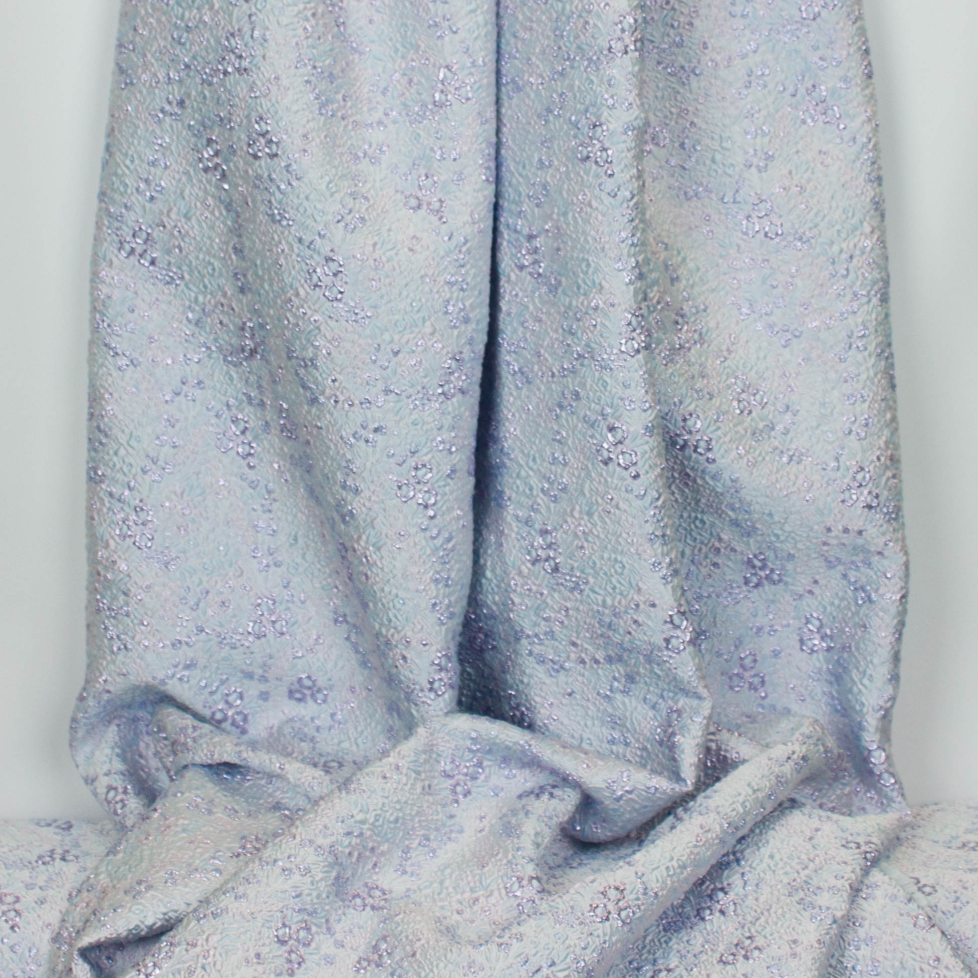 Lichtblauwe Italiaanse jacquard, bloemetjes met glitter - Lorré